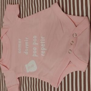 3 FOR $18 NEW ONESIE (SPANISH)